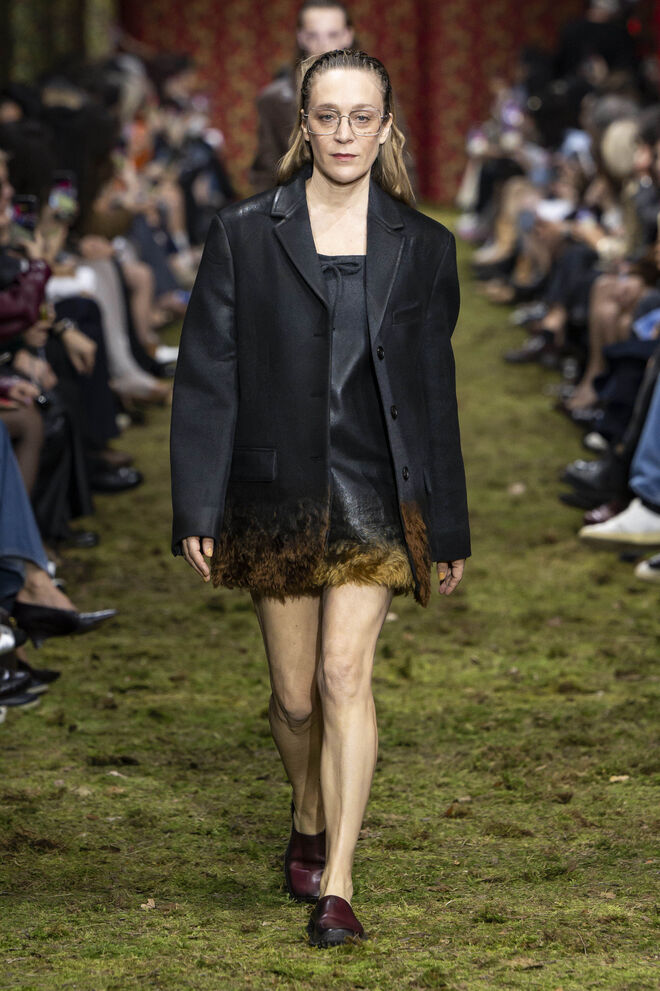 Chloë Sevigny, 51 anos, em Miu Miu 