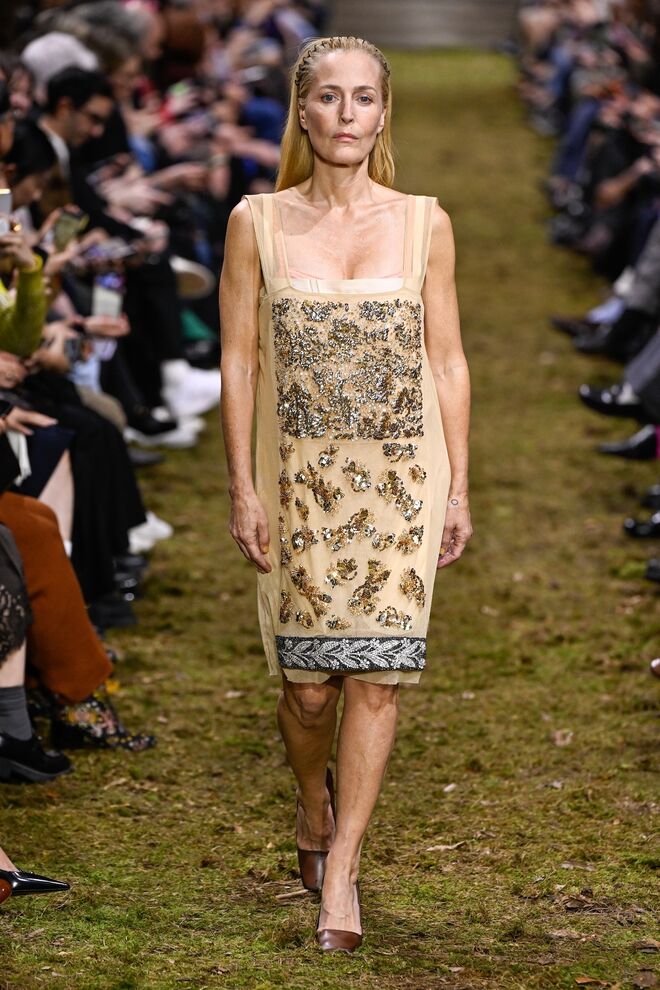 Gillian Anderson, 57 anos, em Miu Miu 