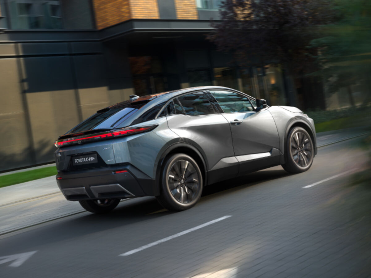 O Toyota C-HR elétrico mantém o design expressivo e atitude que o destacam