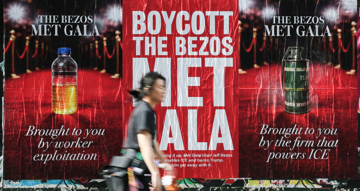 Posters com "Boicote a Bezos Met Gala" espalham-se por Nova Iorque