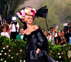 Zendaya na Met Gala 2024 em Alexander McQueen PV '06