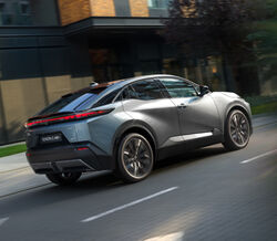 O Toyota C-HR elétrico mantém o design expressivo e atitude que o destacam