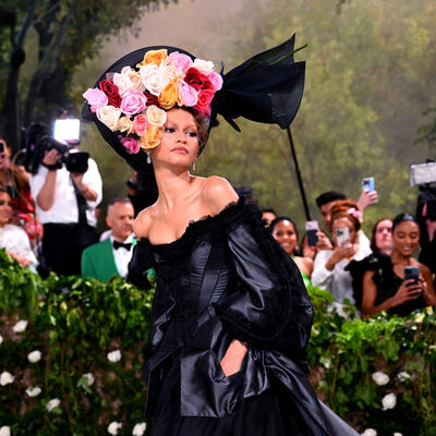 Zendaya na Met Gala 2024 em Alexander McQueen PV '06