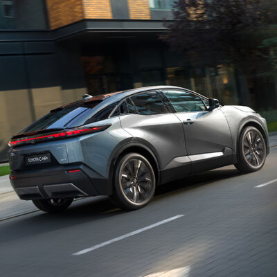 O Toyota C-HR elétrico mantém o design expressivo e atitude que o destacam