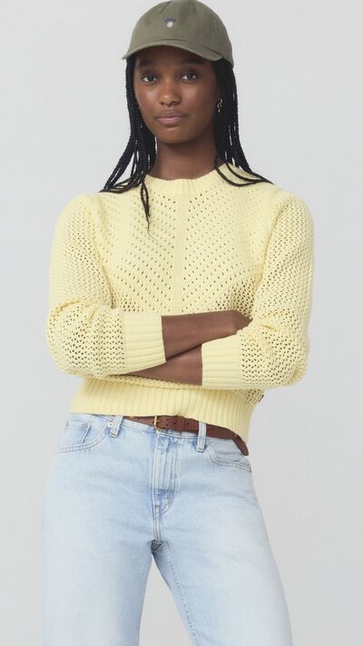 Moda primavera/verão: silhuetas soltas, cortes ousados e detalhes renovados no denim