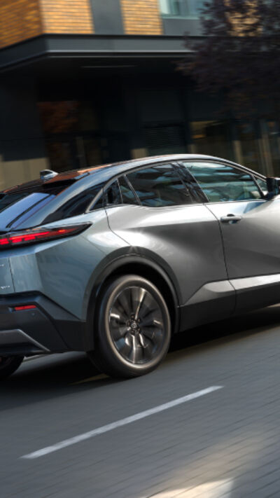 O Toyota C-HR elétrico mantém o design expressivo e atitude que o destacam