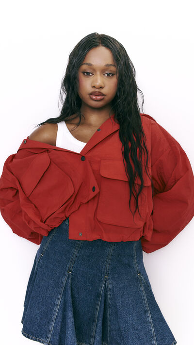 Parka, Simone Blouson e saia, Godet Mini, tudo Levi's.