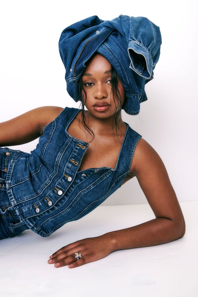 Parka, Simone Blouson e saia, Godet Mini, tudo Levi's.