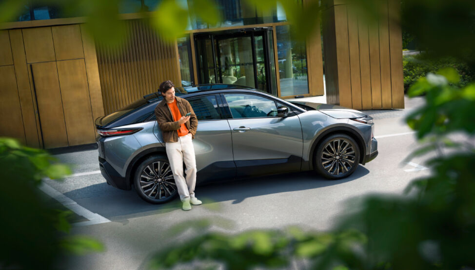 O Toyota C-HR elétrico mantém o design expressivo e atitude que o destacam