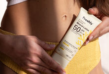 Freshly Mineral Lotion D+ Natural SunCare protege a pele e potencia a ação da vitamina D.