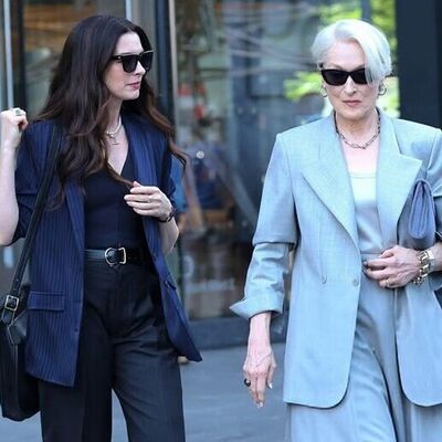 Anne Hathaway e Meryl Streep juntas em Nova Iorque para filmagens de "O Diabo Veste Prada 2".
