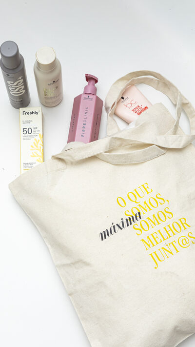 Saco "Máxima" com produtos de beleza e bem-estar no espírito "Me. We"