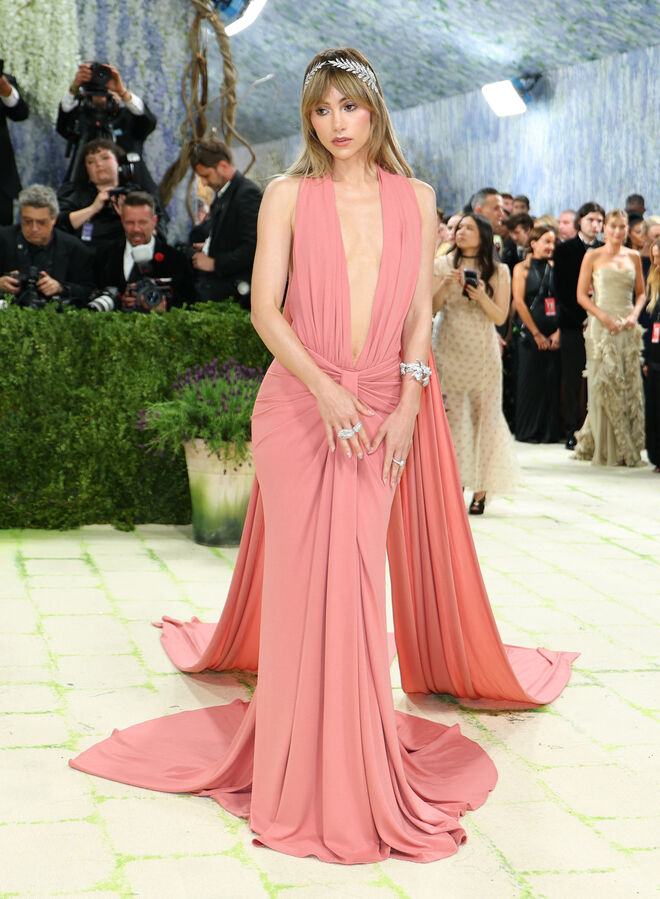 Suki Waterhouse em MICHAEL KORS