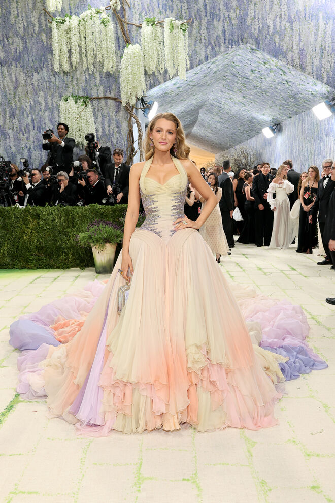Blake Lively em Versace 