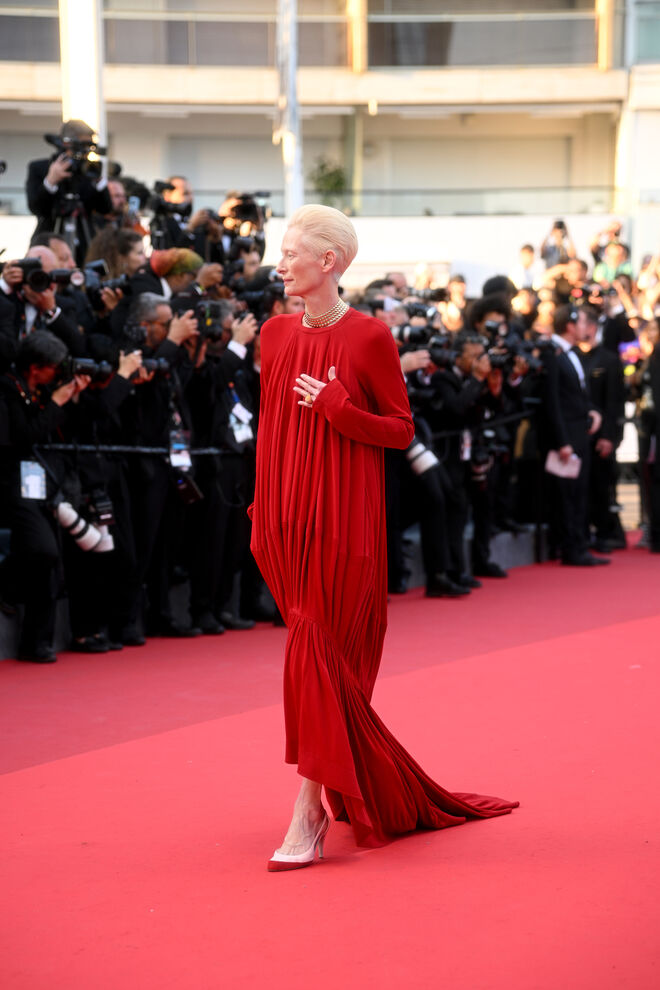 Tilda Swinton, em Chanel, na cerimónia de encerramento da 79.ª edição do Festival de Cinema de Cannes