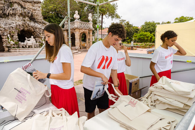 Stand das tote bags