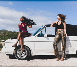 Moda de verão inspirada nos sunsets à beira-mar e festivais