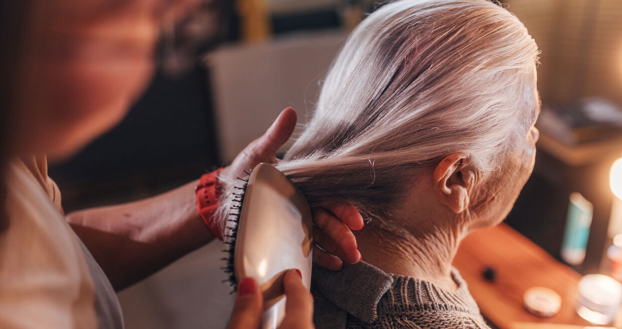 O primeiro cabelo branco é sempre um momento de pânico mas talvez haja maneira de reverter o processo 