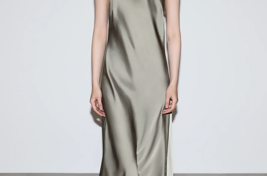 Vestido midi acetinado