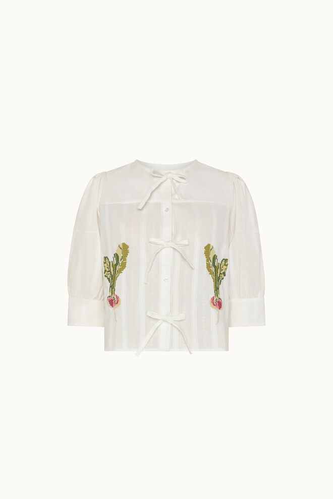 A blusa Carlota é uma das peças que estará à venda em Lisboa.