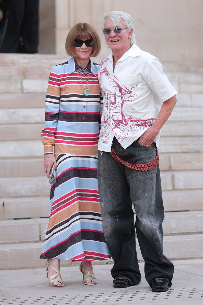 Anna Wintour e Baz Luhrmann no desfile da Dior