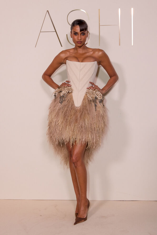  Imaan Hammam no desfile de Ashi Studio