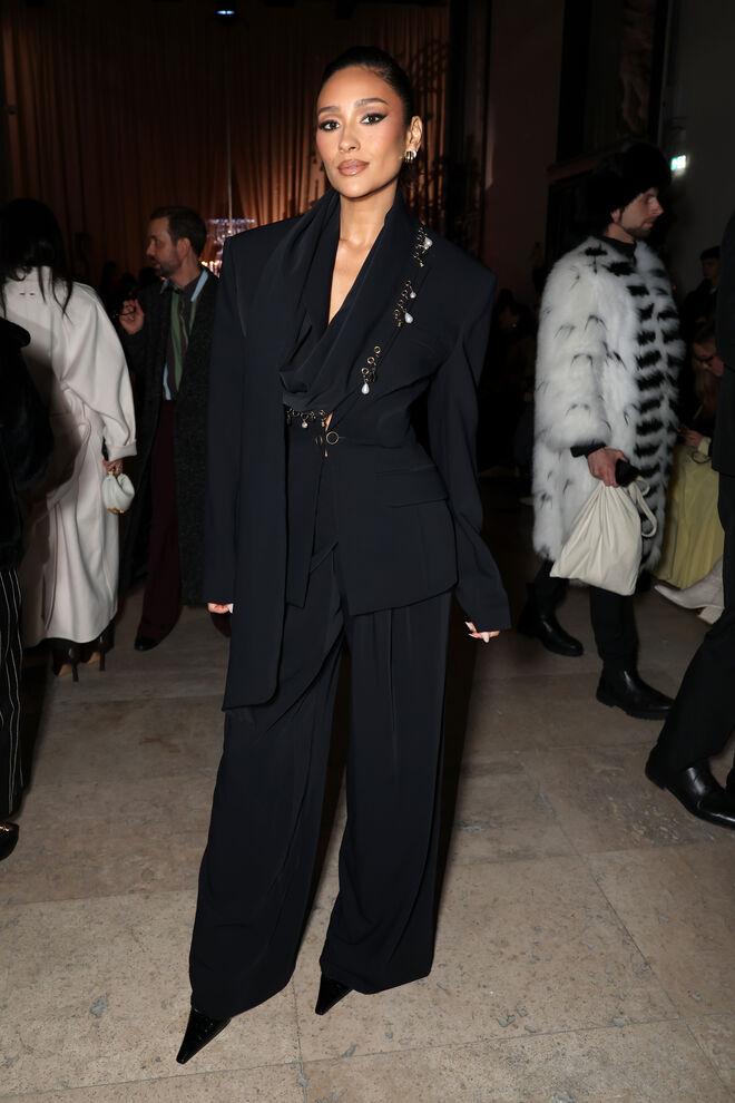 Shay Mitchell no desfile de Zuhair Murad