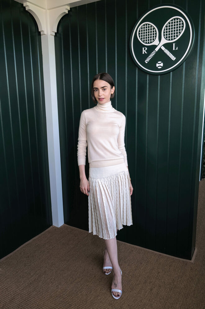 Lily Collins em Ralph Lauren
